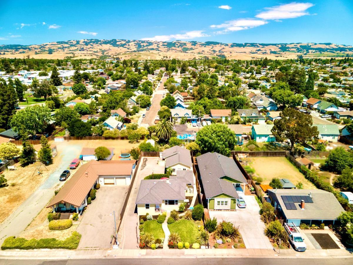 Spacious Renovated Petaluma Home- Pool Table, Fire Pit, Parking Bagian luar foto