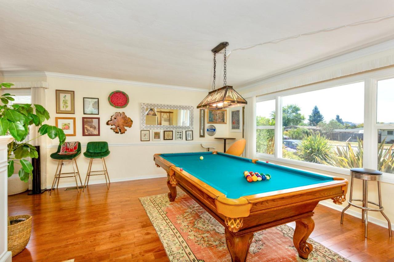 Spacious Renovated Petaluma Home- Pool Table, Fire Pit, Parking Bagian luar foto